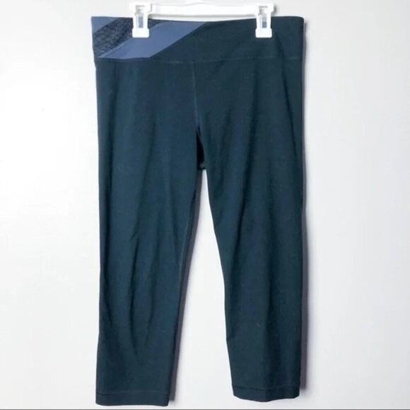 UNDER ARMOUR cropped Leggings Womens Athletic Activewear Crop Medium Black - Picture 4 of 5